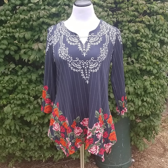 5/$25Zac & Rachel top - Picture 4 of 6